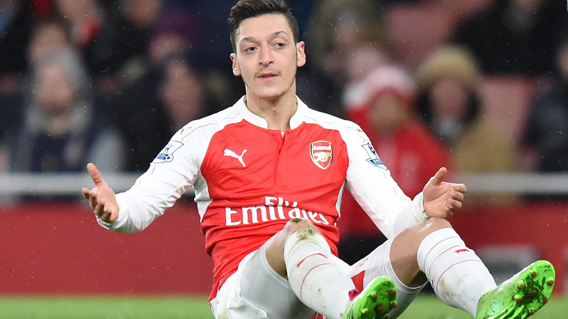 Mesut Özil ist Spieler beim FC Arsenal - hier im Emirates Stadion in London am 2. März 2016