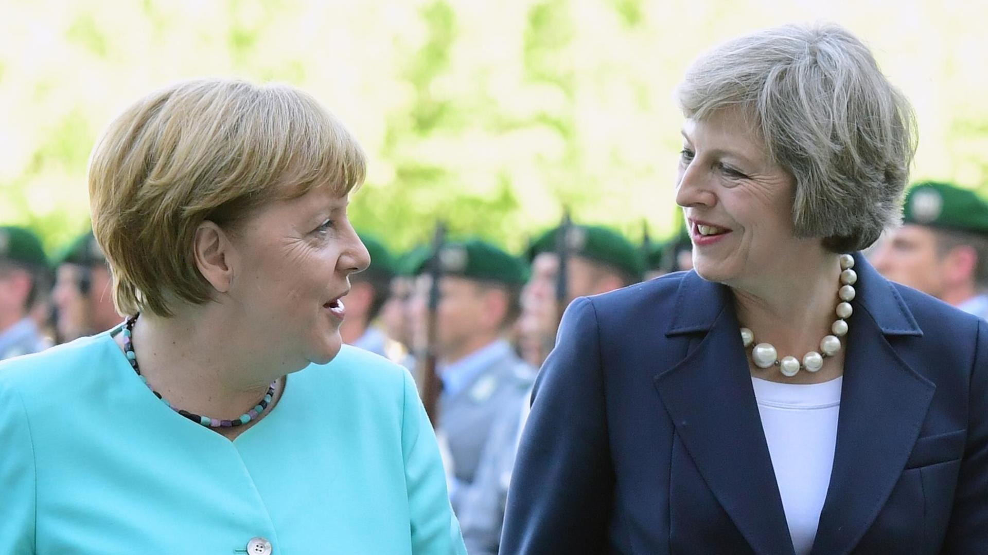Bundeskanzlerin Angela Merkel mit der britischen Premierministerin Theresa May in Berlin.