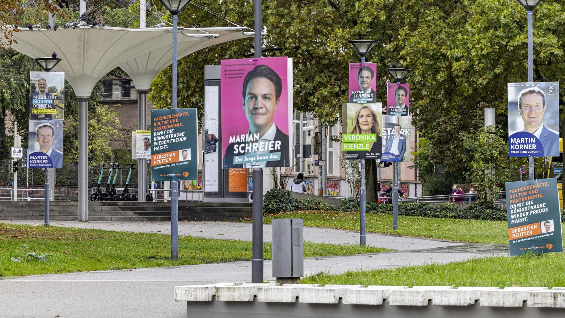 Zahlreiche Wahlplakate für die Oberbürgermeisterwahl am 8. November 2020 sind in Stuttgart zu sehen.