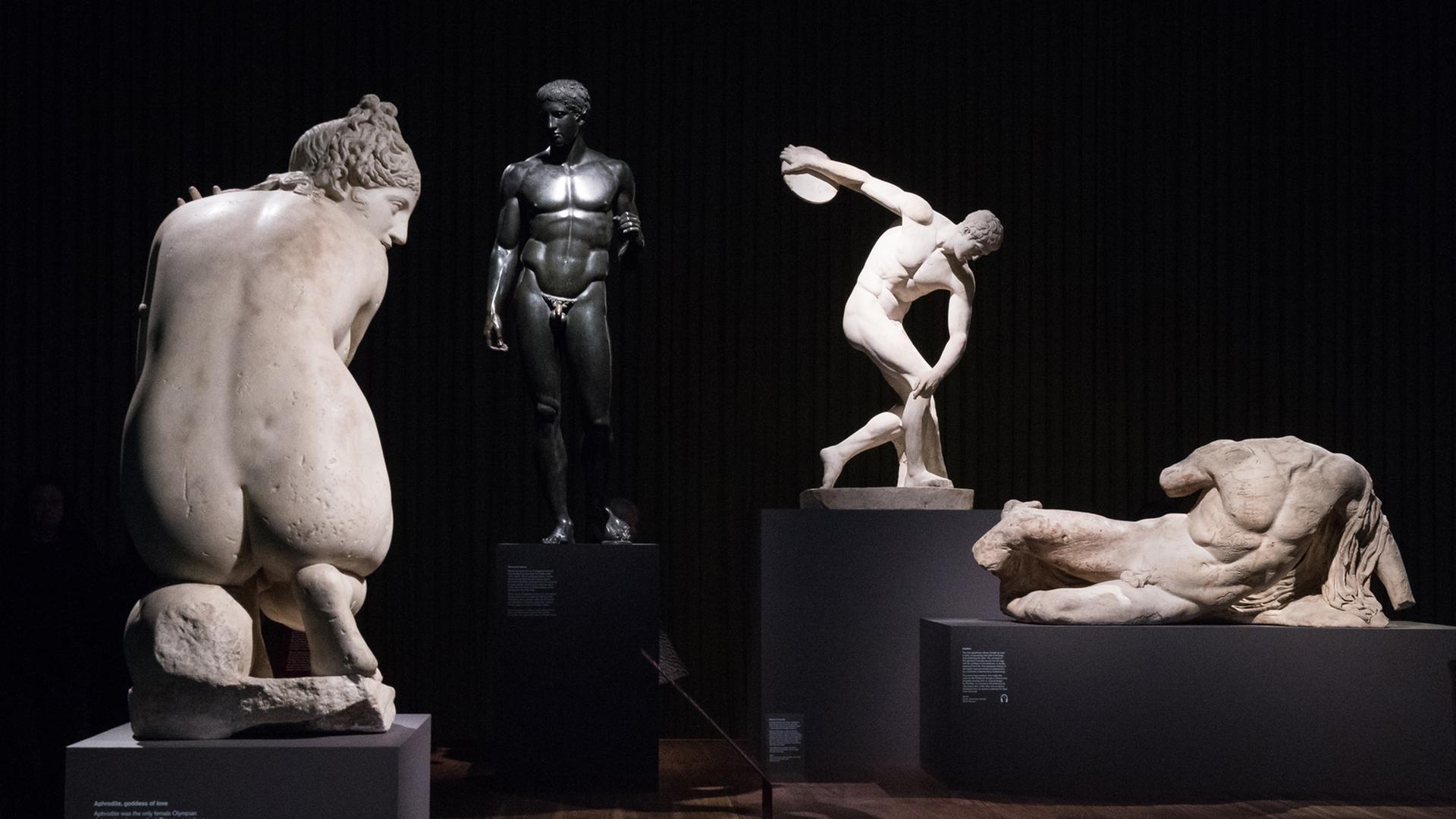 Blick in die Ausstellung "Defining beauty: the body in ancient Greek art" im British Museum in London.