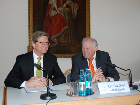 Außenminister Guido Westerwelle und der ehemalige bayerische Ministerpräsident Günther Beckstein