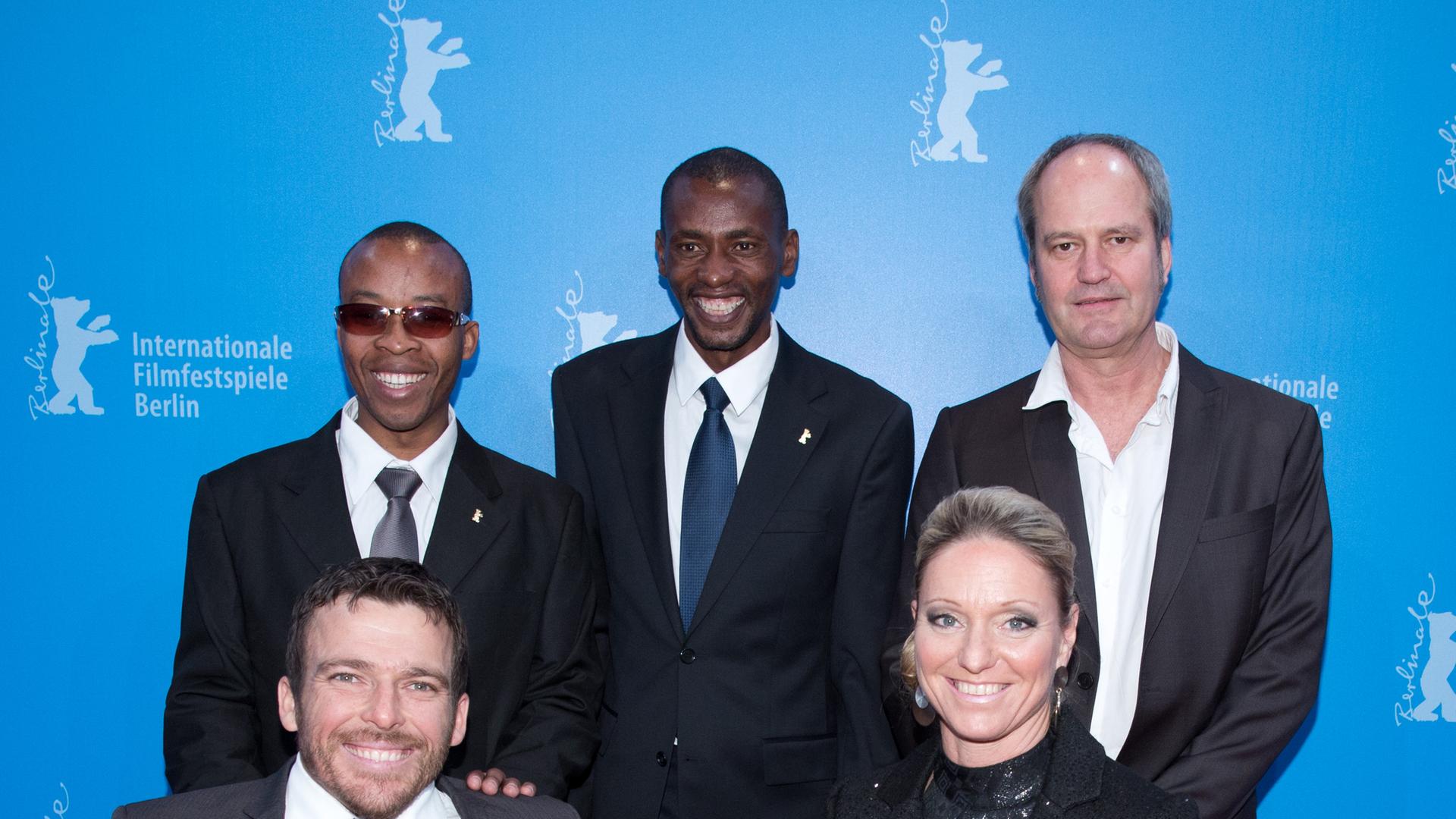 The athletes Kurt Fearnley (Australia, L-R), Henry Wanyoike (Kenya), Joseph Kibunya (Kenya), Kirsten Bruhn (Germany) and South African director Michael Hammon arrive for the premiere of the movie 'Gold - You Can Do More Than You Think' ('Gold - Du kannst 