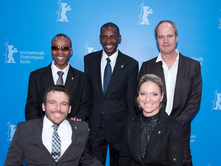 The athletes Kurt Fearnley (Australia, L-R), Henry Wanyoike (Kenya), Joseph Kibunya (Kenya), Kirsten Bruhn (Germany) and South African director Michael Hammon arrive for the premiere of the movie 'Gold - You Can Do More Than You Think' ('Gold - Du kannst 