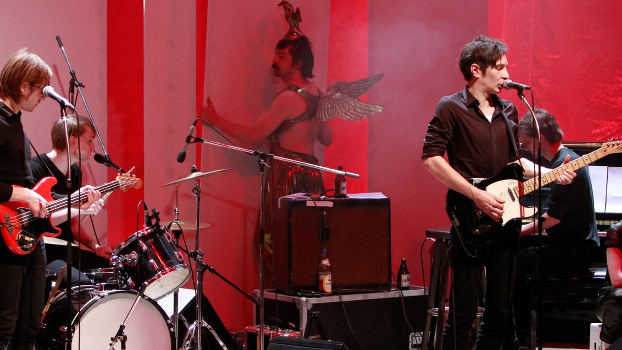 Die Band Ja Panik bei einem Auftritt im Hebbel am Ufer in Berlin.