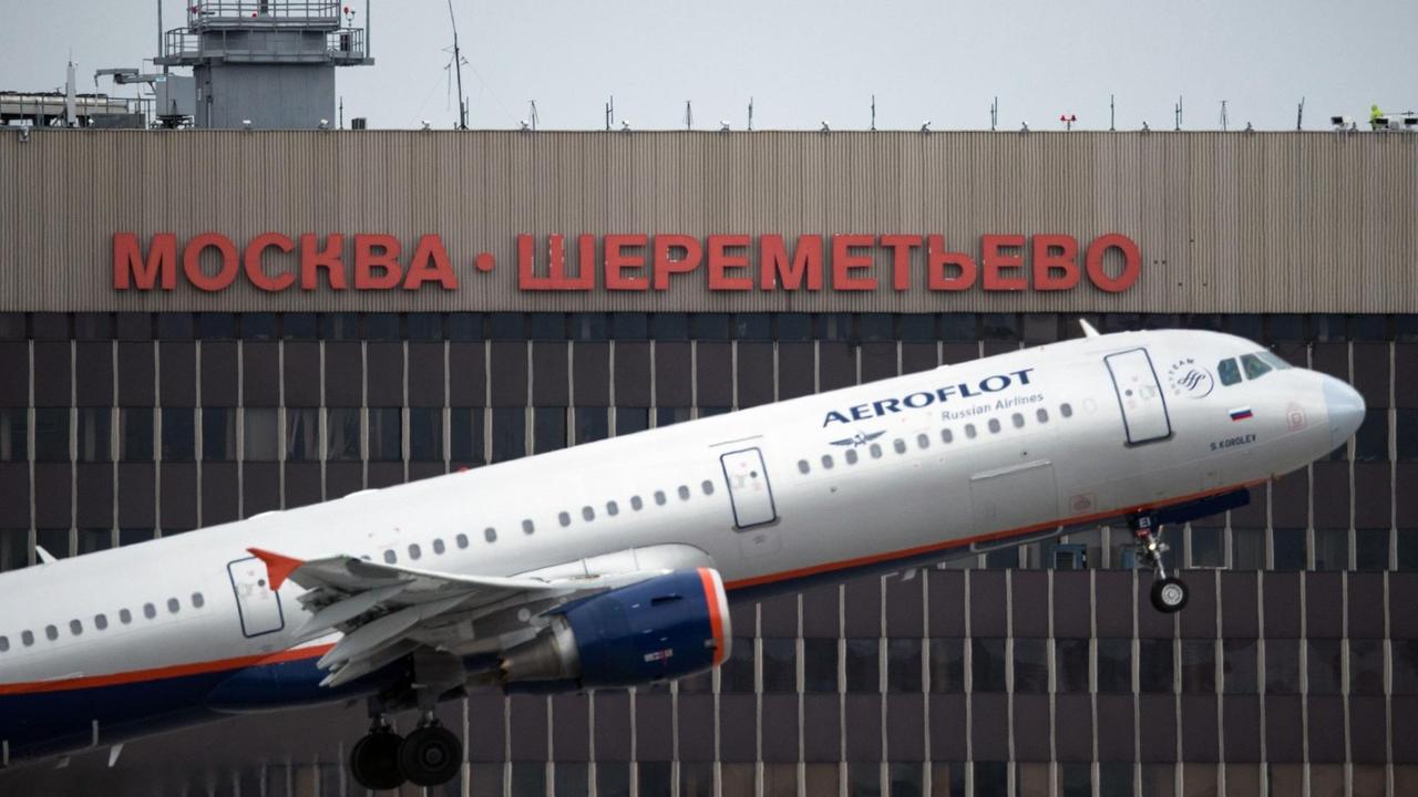 Eine Aeroflot Airbus A321 hebt am Moskauer Flughafen Scheremetjewo ab.