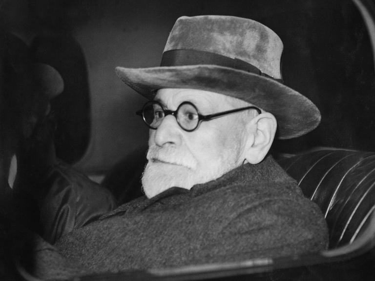 Der österreichische Psychoanalytiker Sigmund Freud kurz nach seiner Ankunft in London am 6. Juni 1938.
