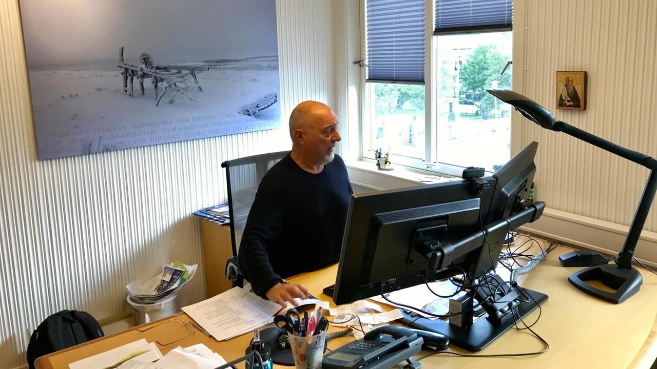 Der Bürgermeister von Kirkenes, Rune Rafaelsen, in seinem Büro.