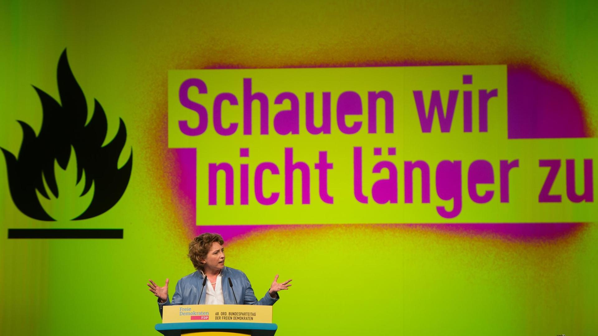 FDP-Generalsekretärin Nicola Beer spricht am 29.04.2017 beim FDP-Bundesparteitag in Berlin. Auf der Tagesordnung stehen unter anderem Beratung des Wahlprogramms und weitere Wahlen zum Parteivorstand.