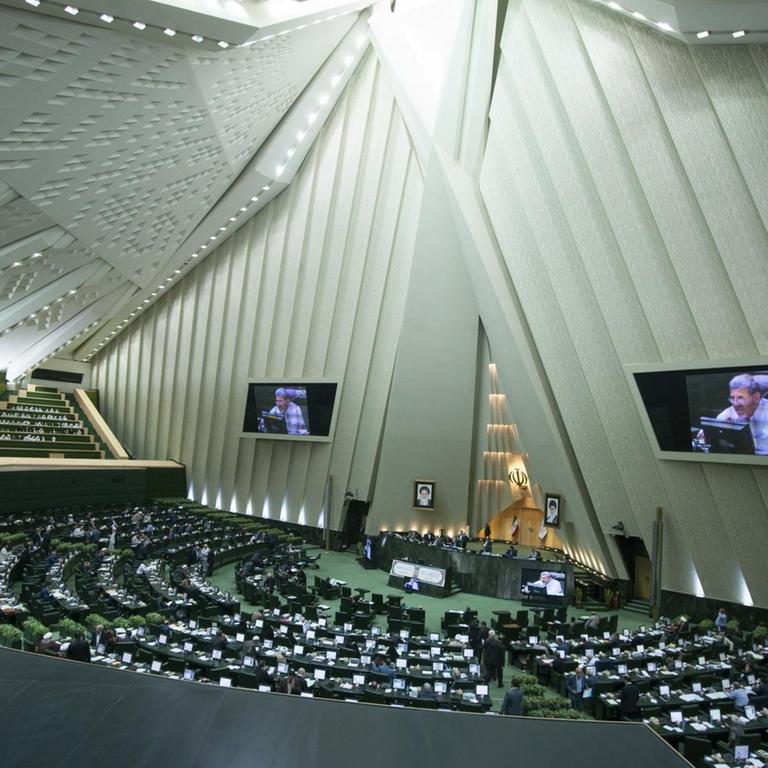 Totalaufnahme des iranischen Parlaments in Teheran.