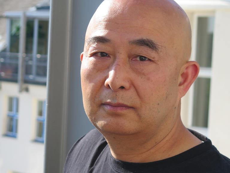 Der Schriftsteller Liao Yiwu zu Gast im Deutschlandradio Kultur.
