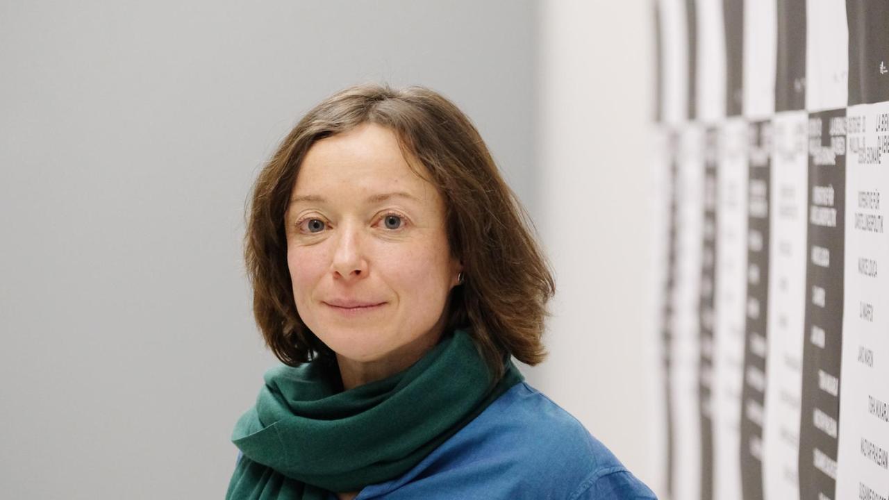 Franciska Zolyom, Kuratorin des deutschen Beitrags der Kunst-Biennale, steht in der Galerie für zeitgenössische Kunst in Leipzig (20.02.2019)