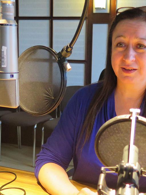 Die Dirigentin Simone Young im Studio von Deutschlandradio Kultur