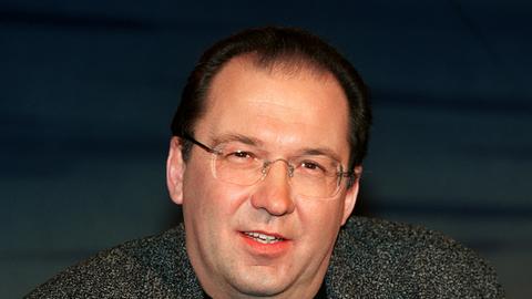 Berlin: Der Literaturwissenschaftler und Autor Reiner Stach ("Kafka. Die Jahre der Entscheidungen", aufgenommen am 11.12.2002 bei der Aufzeichnung für die ZDF-Sendung "nachtstudio", die am 19.01.2003 ausgestrahlt wird. Das Thema der Sendung lautet "Warum Kafka?"