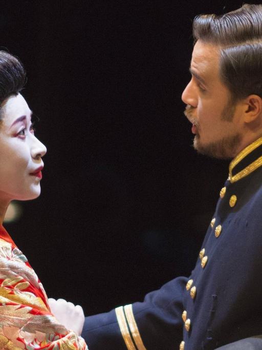 Hyeseoung Kwon und Jeffrey Gwaltney in den Hauptrollen von Giacomo Puccinis Oper "Madama Butterfly"