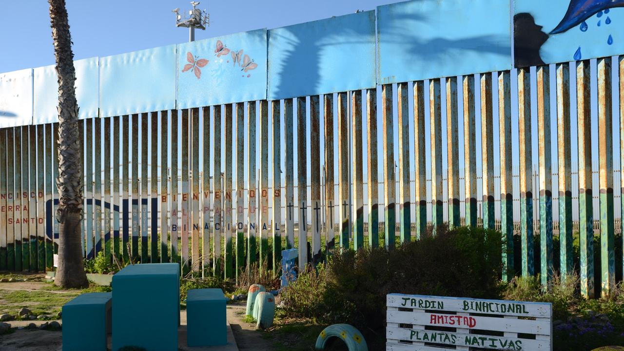 Der "Freundschaftspark" in Tijuana liegt direkt am Grenzzaun.