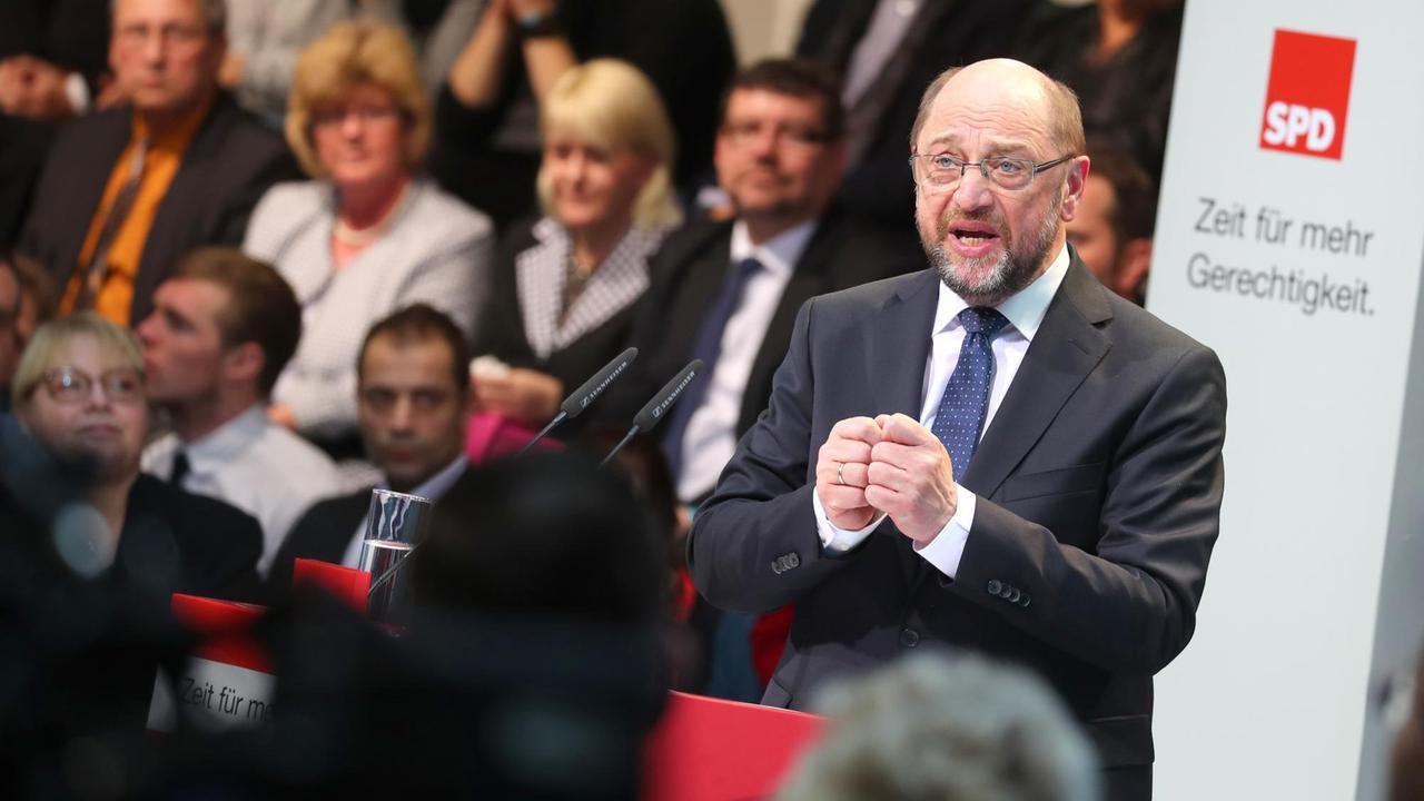 SPD-Kanzlerkandidat Martin Schulz spricht in der SPD-Parteizentrale in Berlin. 