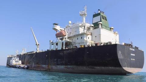 Heck des Öltankers in der Straße von Hormus