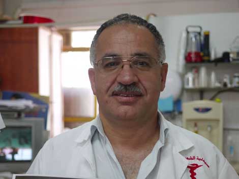 Der Syrer Randi betreibt eine Apotheke auf den Golanhöhen