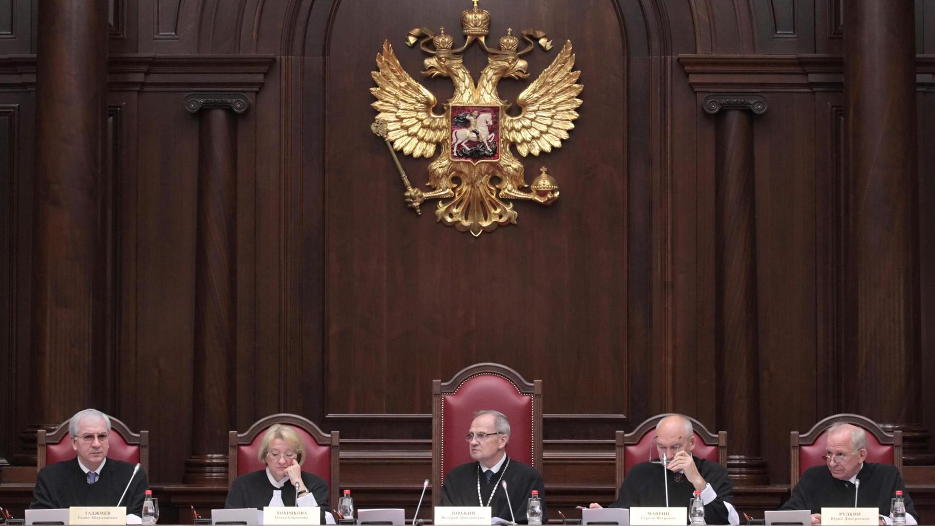 From left: Constitutional Court Judges Gadis Gadjiyev, Olga Khokhryakova, Valery Zorkin (Chairman), Sergei Mavrin and Yury Rudkin attending a court session in St. Petersburg on 11.10.2011.