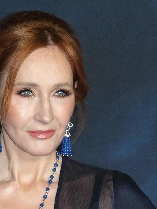 Porträt J.K. Rowlings bei einer Filmpremiere in London 2018