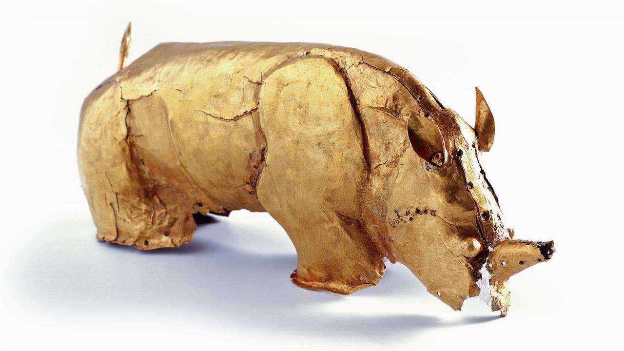 Das "Rhinozeros von Mapungubwe" besteht aus Blattgold und wurde 1932 in einem Grab im Mapungubwe Hill in Südafrika gefunden. Ursprünglich war es wohl die Hülle einer Skulptur aus Holz, die wahrscheinlich aus Asien stammte.