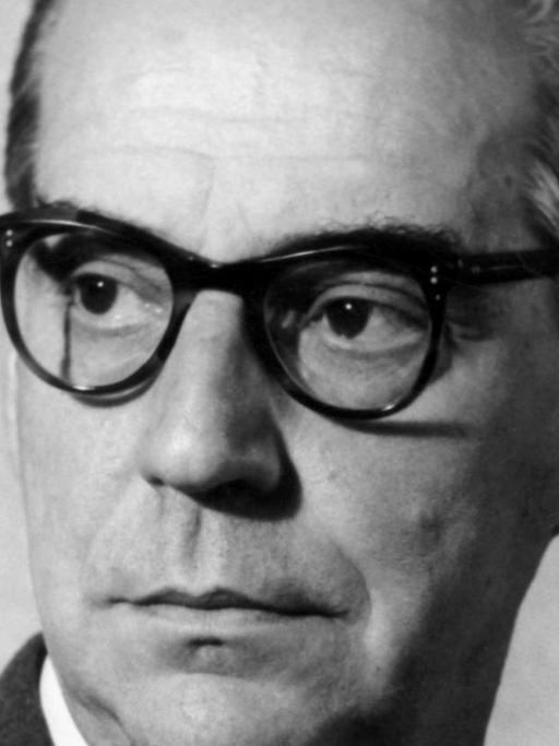 Der jugoslawische Schriftsteller und Essayist Ivo Andric. Er wurde am 9. Oktober 1892 in Dolac bei Travnik geboren und starb am 13. März 1975 in Belgrad. Seine wichtigsten Werke sind "Die Brücke über die Drina", "Das Fräulein" und "Wesire und Konsuln". 1961 wurde Andric mit dem Nobelpreis für Literatur ausgezeichnet.
