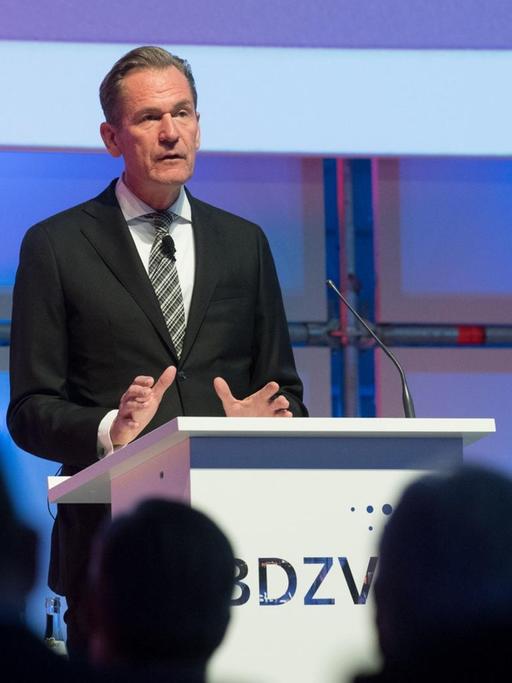 Der Vorstandsvorsitzende der Axel Springer SE und BDZV-Präsident Mathias Döpfner spricht am 18.09.2017 während des Zeitungskongresses des Bundesverbandes Deutscher Zeitungsverleger (BDZV) in der Carl Benz Arena in Stuttgart.