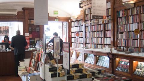 Ein Blick in die Livraria Bertrand in Lissabon - die älteste Buchhandlung der Welt.