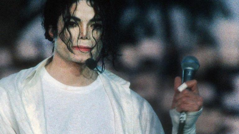 Michael Jackson 1993 auf einem Konzert.