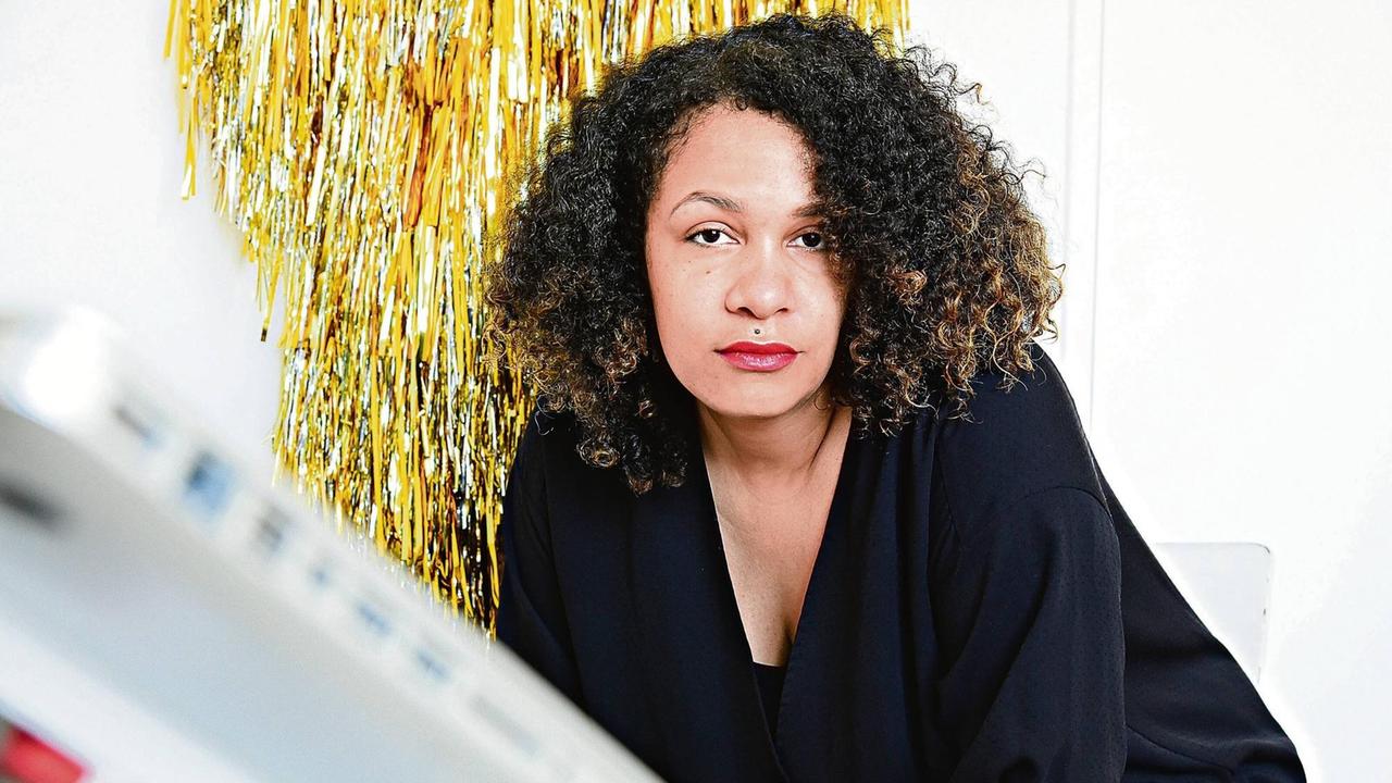 Porträt der Autorin Olivia Wenzel.