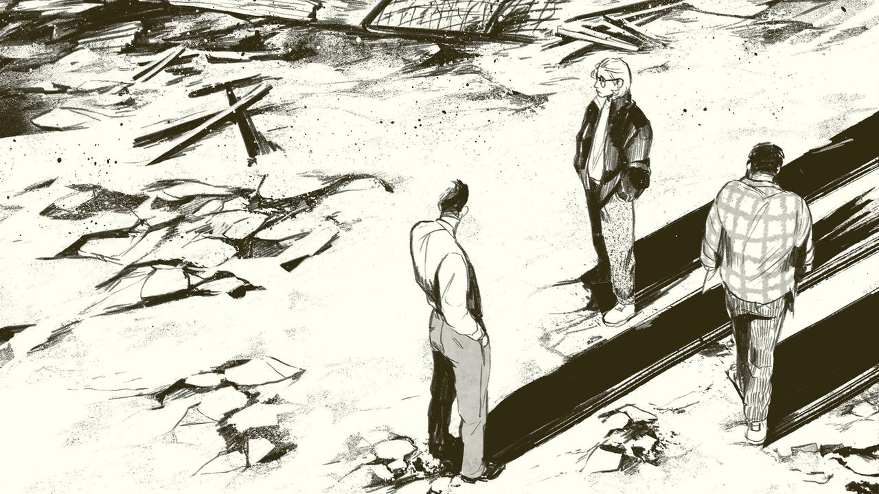Szene aus der Graphic Novel "Rocky Beach": Die älter gewordenen Figuren aus "Die Drei ???" stehen in an einem Strand und werfen lange Schatten. Der Ort sieht ungepflegt aus.