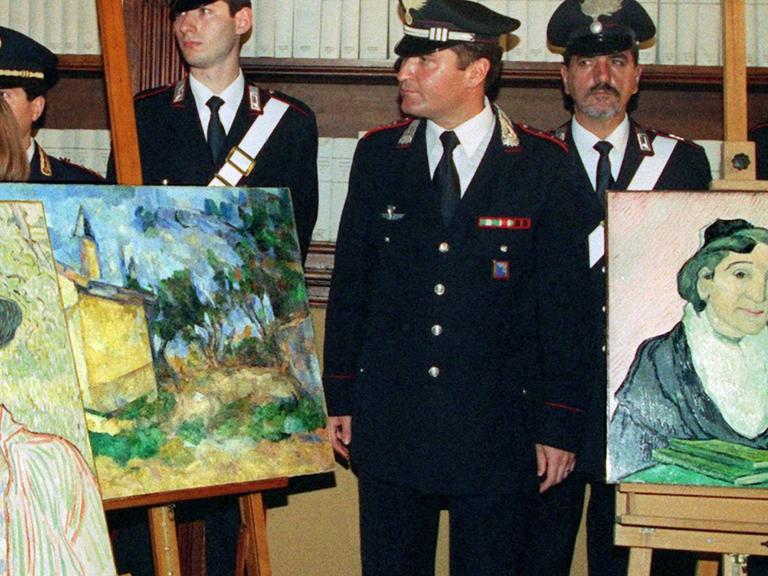 1998 wurdeVincent van Goghs "L’Arlesienne" (r.) zusammen mit drei weiteren Gemälden gestohlen - und nur dank der Kunstraub-Experten wiedergefunden.