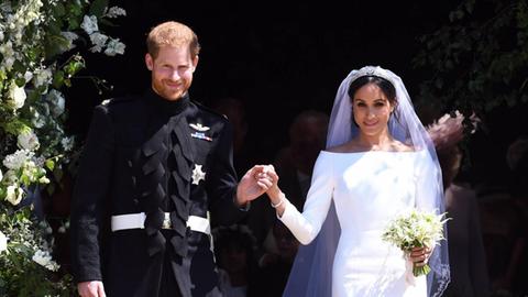 Britain s Prince Harry (L), Duke of Sussex and Meghan (R), Duchess of Sussex, exit St George s Chapel in Windsor Castle after their royal wedding ceremony, in Windsor, England, on May 19, 2018. The couple has been bestowed the royal titles of Duke and Duchess of Sussex on them by the British monarch. Pool PUBLICATIONxINxGERxSUIxAUTxHUNxONLY WAX2018051947 NEILxHALL