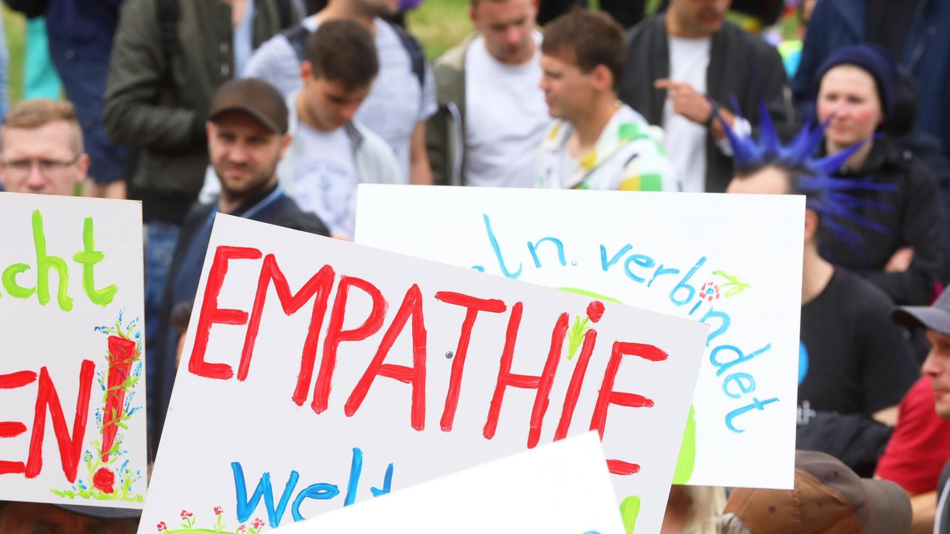 Zug der Liebe - Rave für mehr Mitgefühl und Nächstenliebe unter dem Motto: Presse- und Meinungsfreiheit am 01.07.2017 in Berlin.