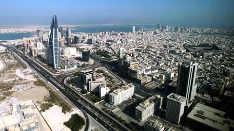 Zu sehen ist die Skyline einer Großstadt.