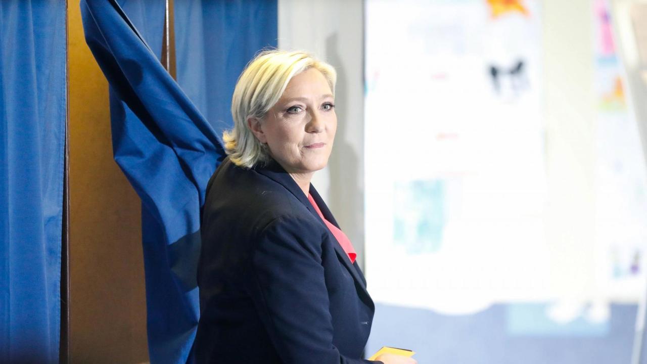 Marine Le Pen, Kandidatin des Front National, bei der Stimmabgabe in der 2. Runde der Präsidentenwahl 2017 in Frankreich 
