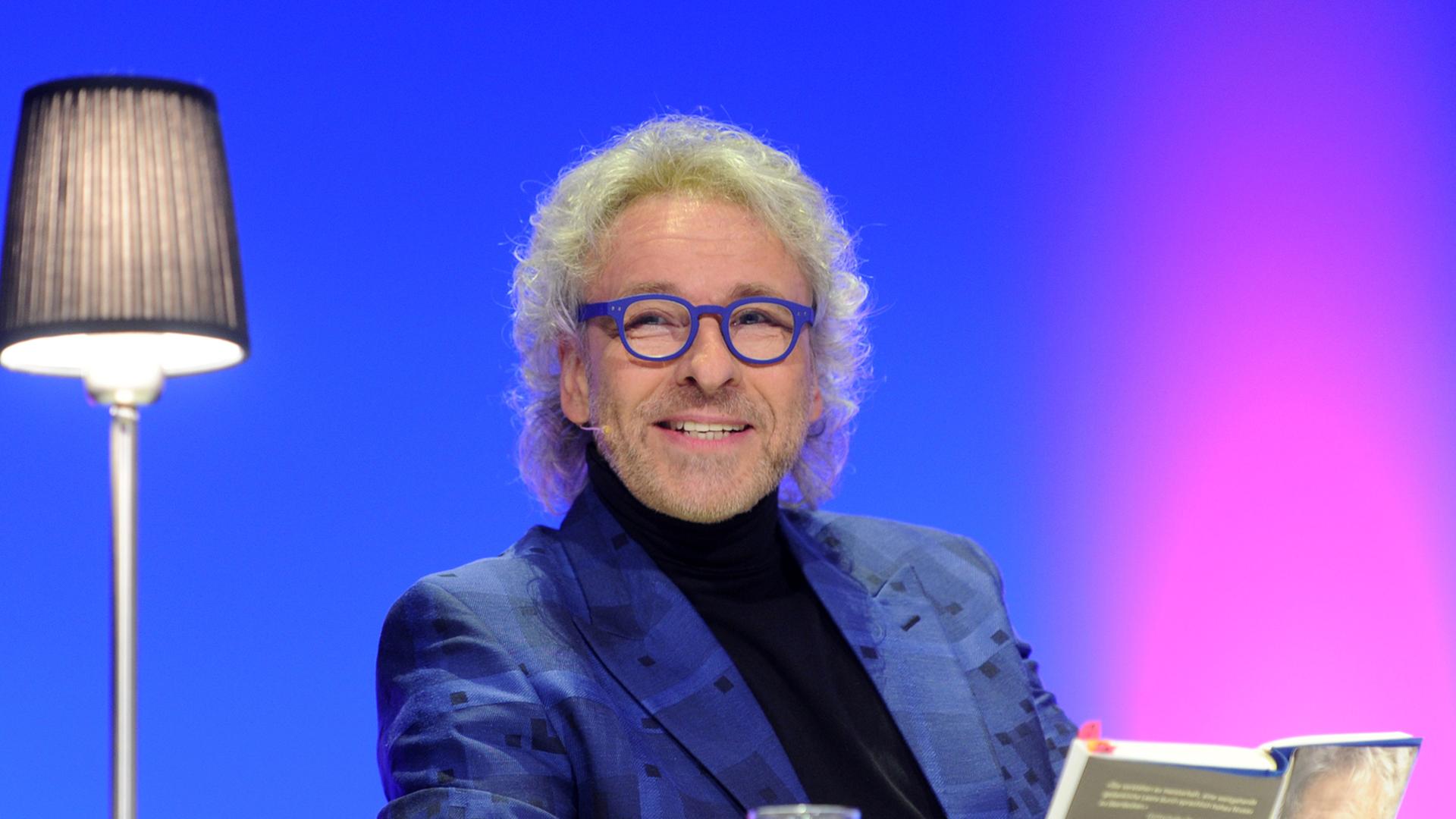 Der Moderator als Leseonkel: Thomas Gottschalk stellt in München seine Autobiografie "Herbstgold" vor. Der Moderator als Leseonkel: Thomas Gottschalk stellt in München seine Autobiografie "Herbstgold" vor.