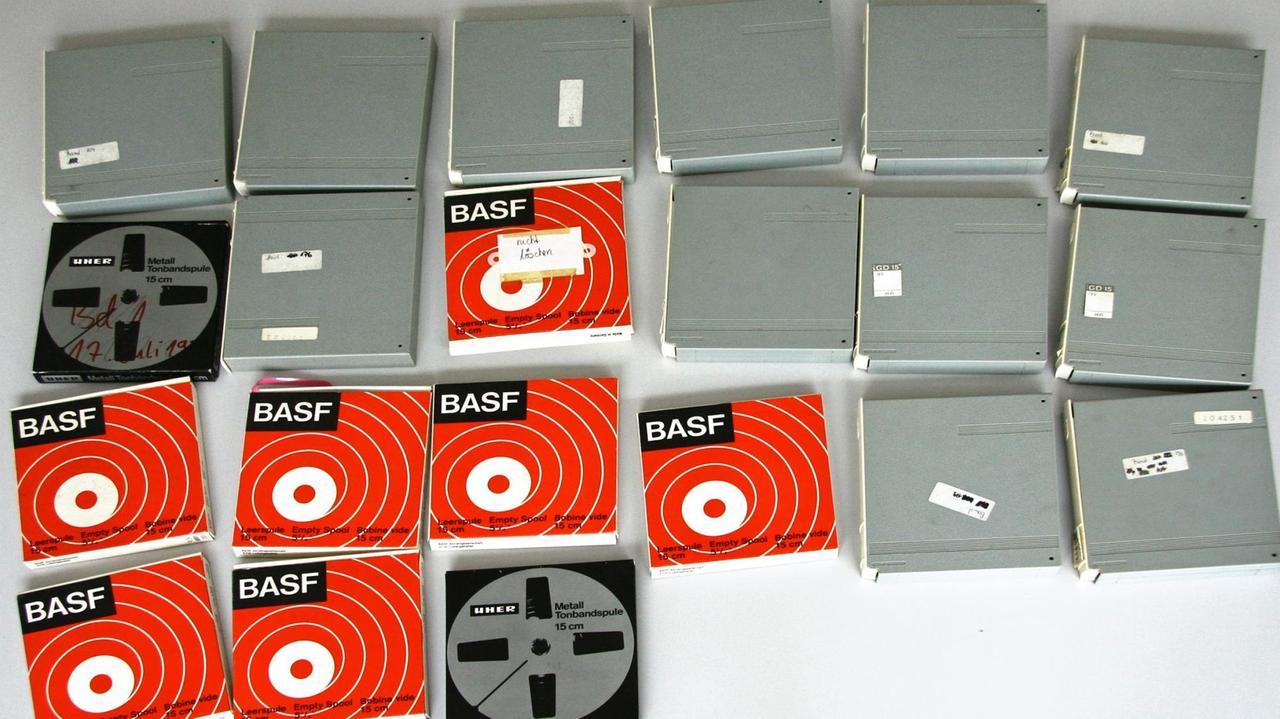 Die Tonbänder mit den erhalten gebliebenen Mitschnitten des Prozesses gegen die Köpfe der Roten Armee Fraktion in Stuttgart Stammheim 1975-77.