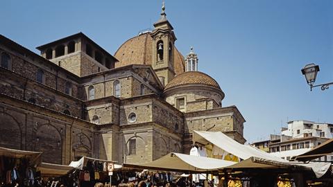 Der Markt San Lorenzo in Florenz / Italien