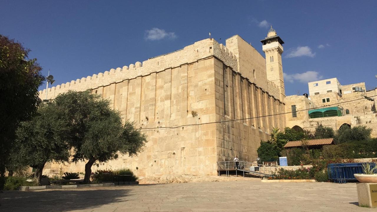 Das "Grab der Patriarchen" in Hebron. Hier sollen Abraham, seine Frau Sarah und ihre Söhne begraben liegen. 