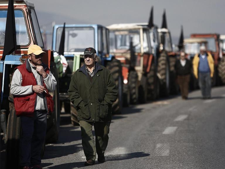 Griechische Bauern blockieren mit ihren Traktoren die Grenzen zu Bulgarien und der Türkei