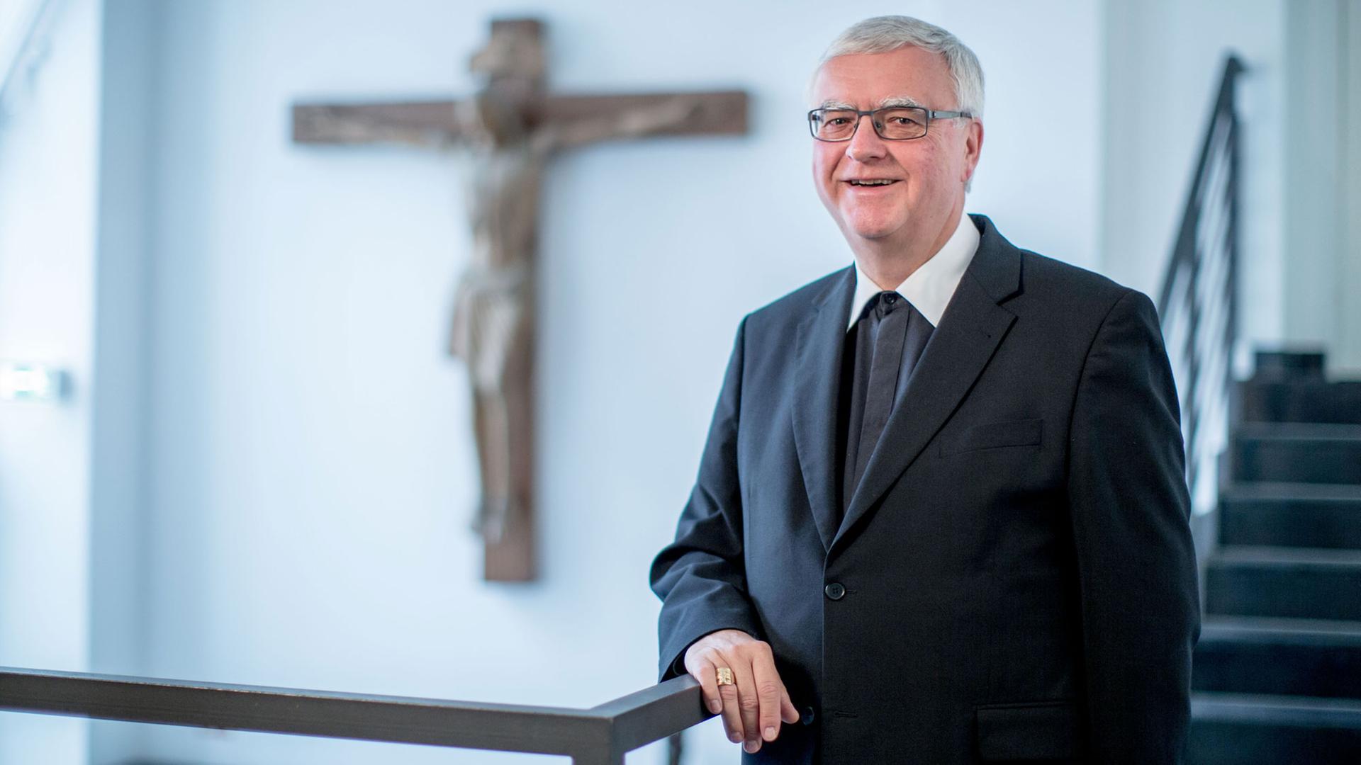 Der neu ernannte Erzbischof von Berlin, Heiner Koch, spricht am 17.09.2015 im Bischöflichen Ordinariat in Berlin.