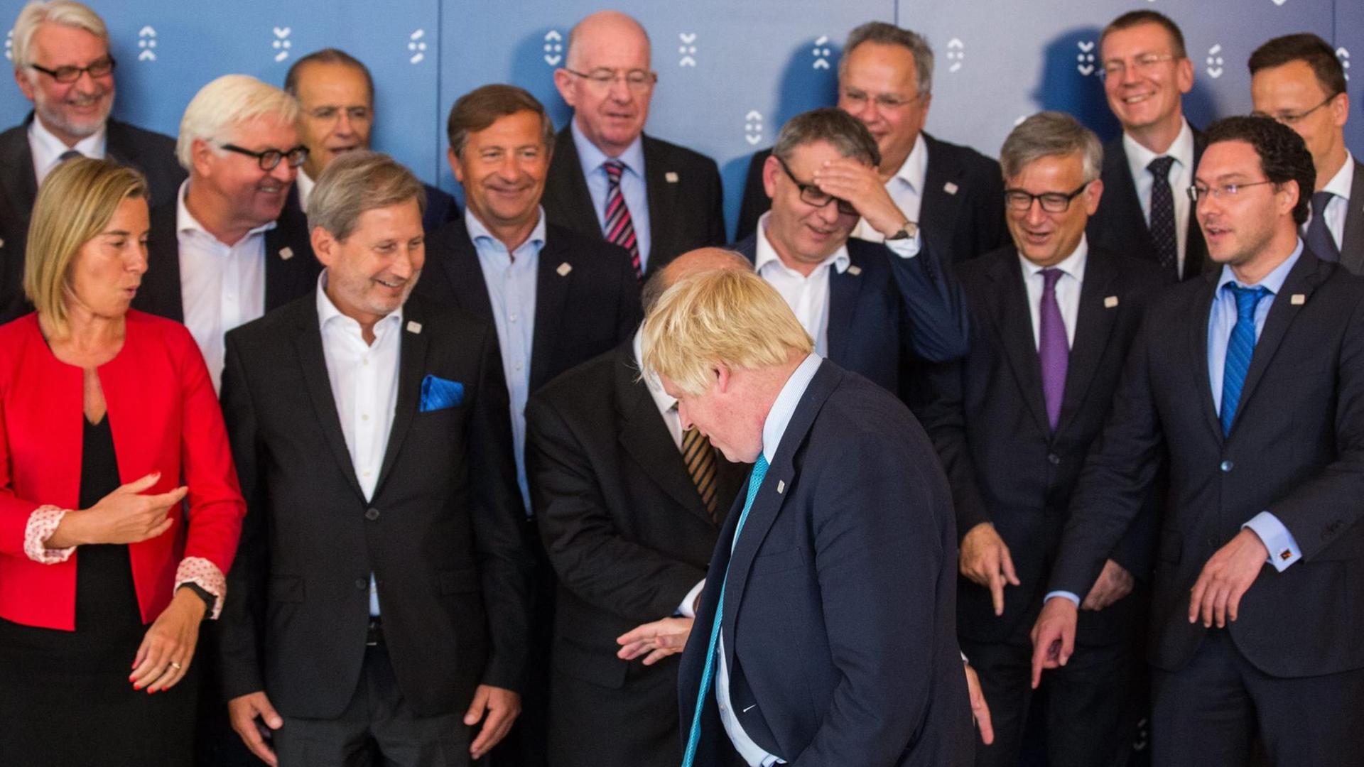 Ein Gruppenfoto der EU-Außenminister während eines Treffens in Bratislava.