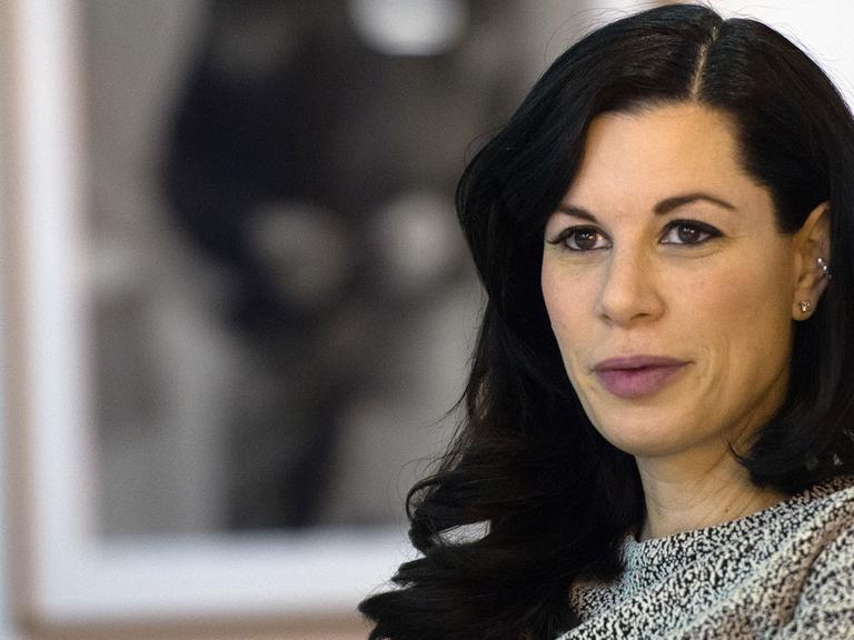 Die Kunstsammlerin Julia Stoschek am 29. Januar 2016 in der Kunstsammlung NRW in Düsseldorf