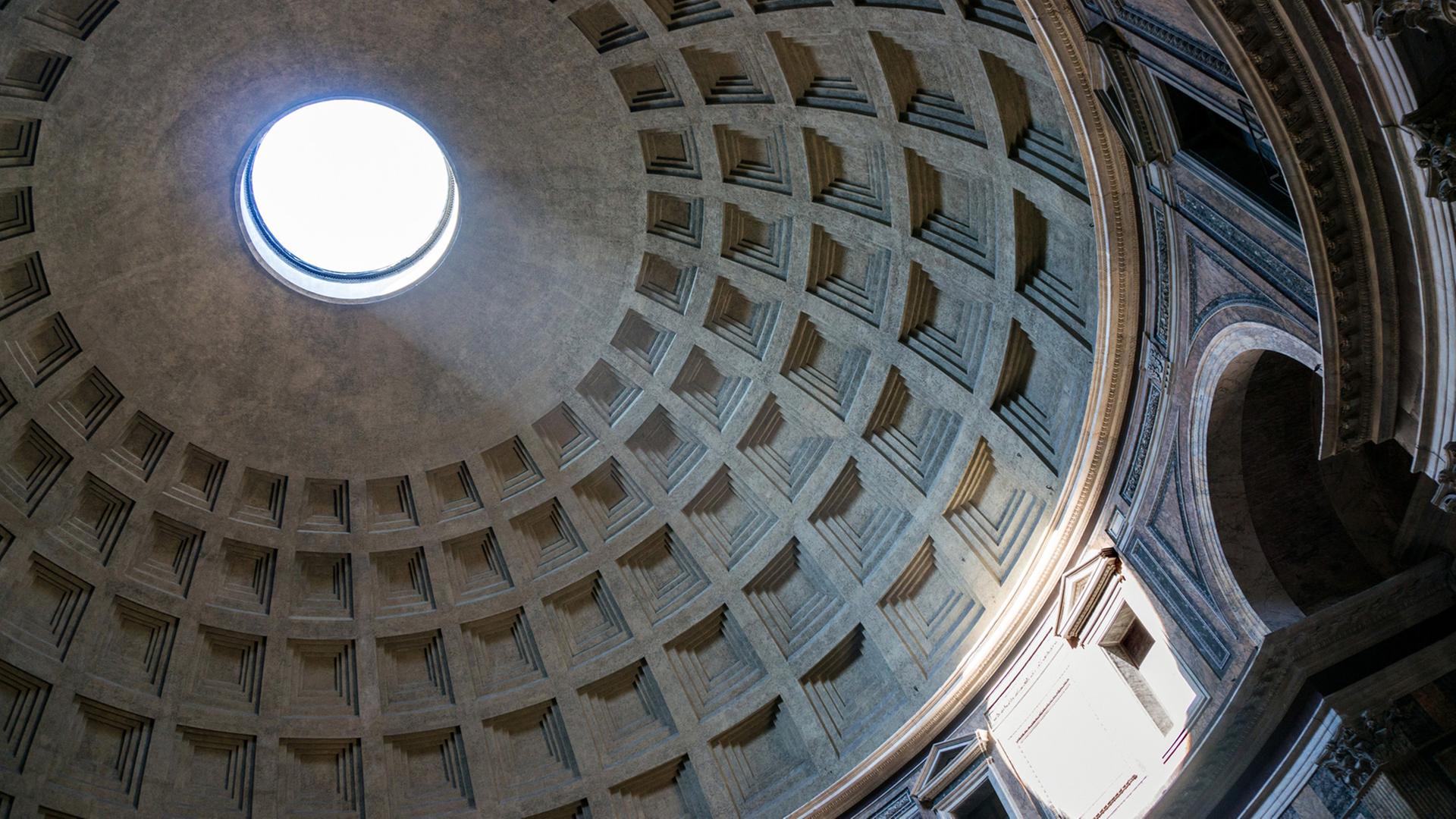 Blick in die Kuppel des Pantheons in Rom
