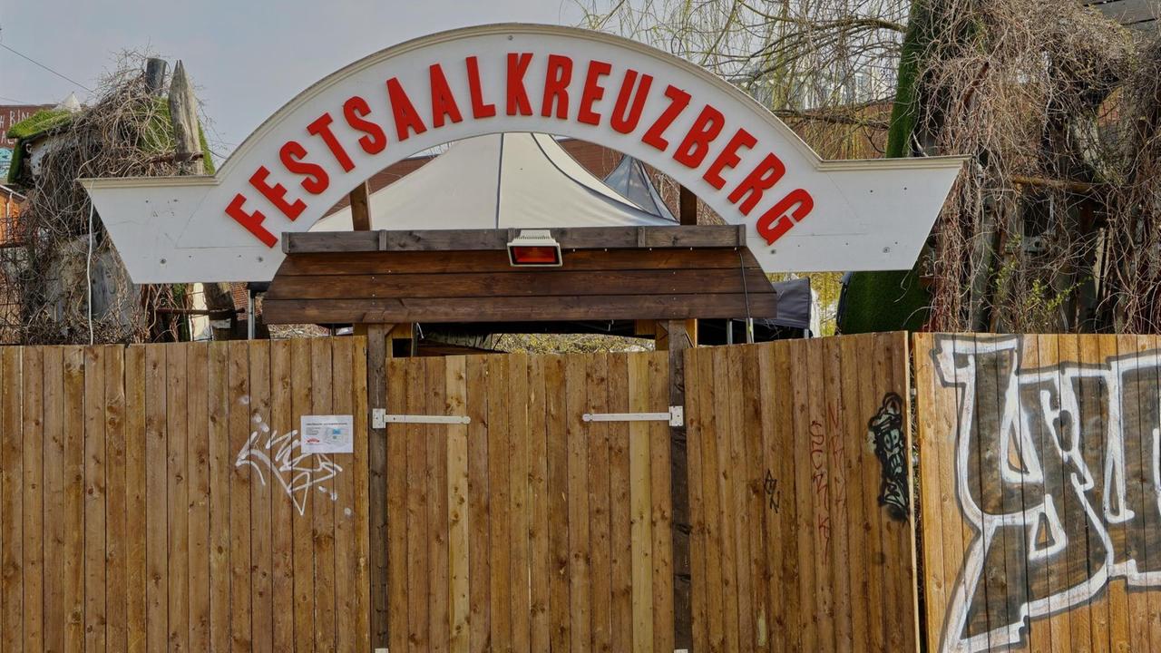 Der Eingang des Festsaal Kreuzberg, "geschlossene Gesellschaft" in Berlin, wegen des Coronavirus, Stillstand im öffentlichen Leben. 17. März 2020.