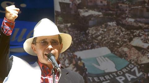 Kolumbiens Präsident Alvaro Uribe bei einer Ansprache im August 2003