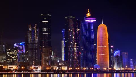 Die Silhoutte von der Stadt Doha.