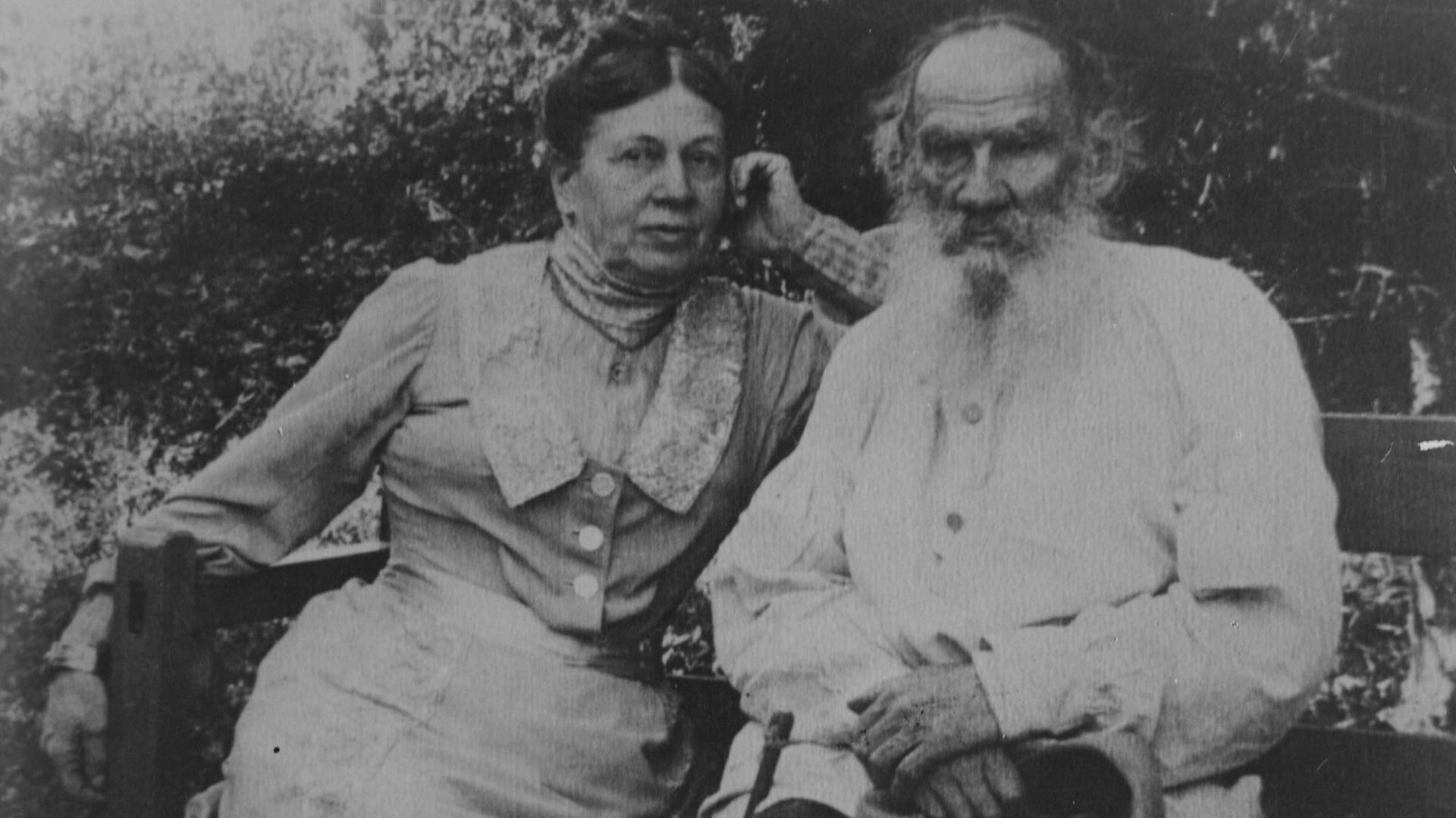 Die russische Schriftstellerin Sofja Andrejewna Tolstaja mit ihrem Mann, dem Schriftsteller Lew Tolstoj