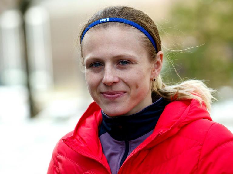 Doping-Kronzeugin Julia Stepanowa posiert am 01.02.2015 in Berlin in der Rudolf-Harbig-Halle. Vier Tage nach dem Ablauf ihrer Dopingsperre ging die Russin bei den norddeutschen Meisterschaften der Leichtathleten au